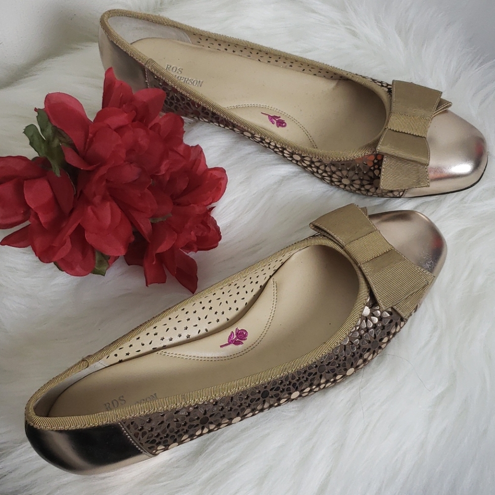 Ross Hommerson Gold Bow Laser Cut Flats Size 10.5